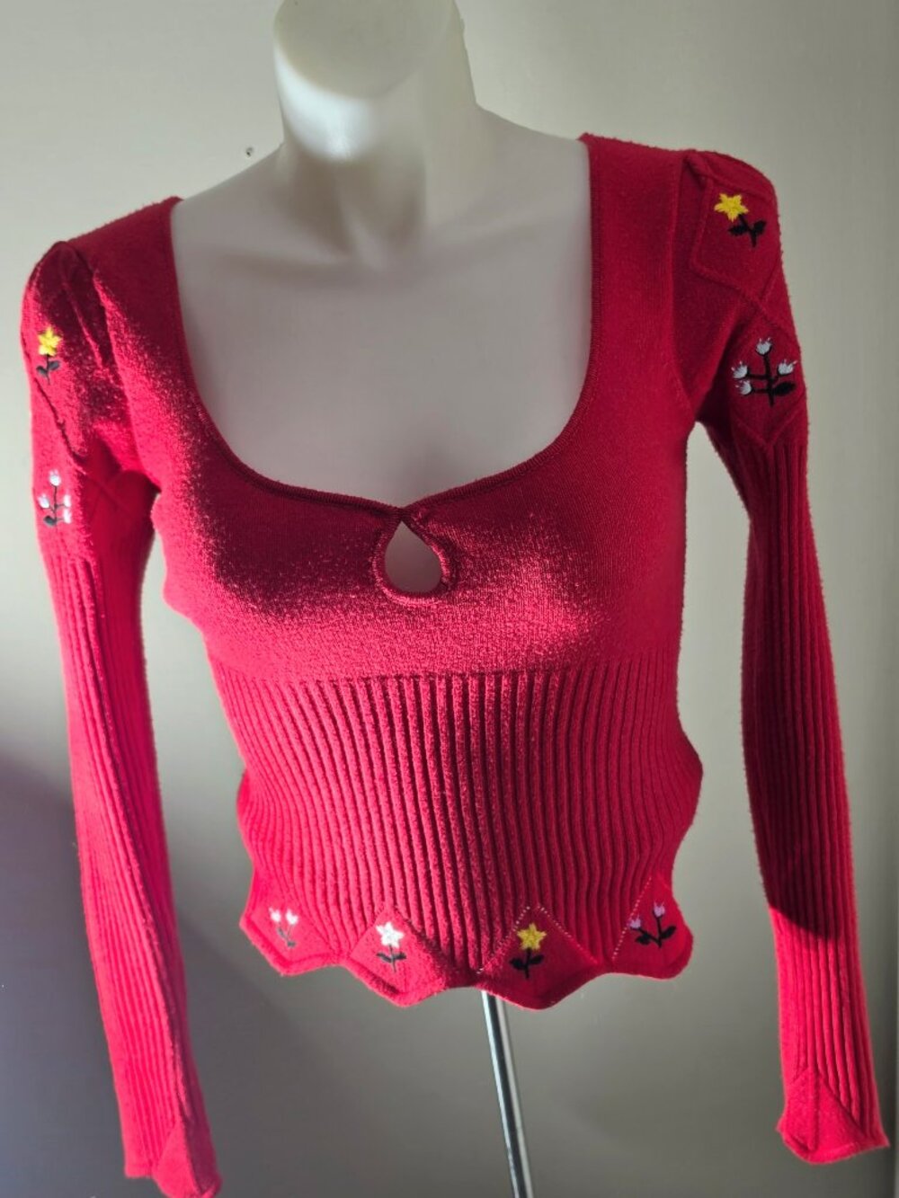 Red Ribbed Kimchi Blue Sweater with Flowers Large